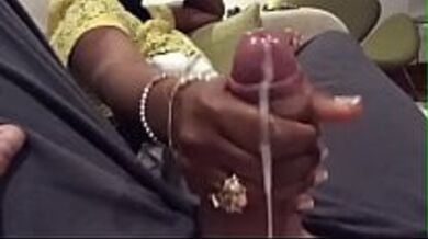 Jawan ladke ka muth nikala aunty ne