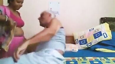 कामवाली और दादा जी का रोमांटिक ब्लोव्जोब