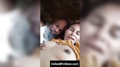 मुस्लिम मैच्योर कपल का बूब्स सकिंग एमएमएस