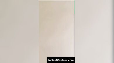 चुबी भाभी ने दिखाई चुत बूब्स और गांड