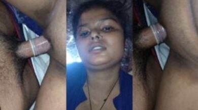 कंडोम लगे लंड की सवारी करती यंग विलेज गर्ल