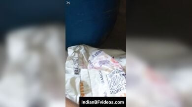 कंडोम लगे लंड की सवारी करती यंग विलेज गर्ल