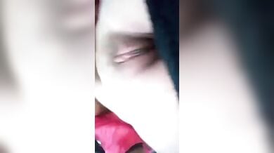 मिडिल क्लास लड़की ने नहाने के बाद दिखाई चूत और रबरी बॉल