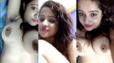 मेकअप वाली लड़की ने खोली घने झांटों वाली बुर