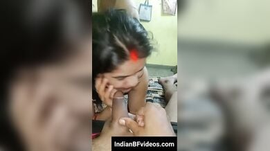 दो जवान कॉलेज बॉयज के साथ चुद रही भाभी का हिंदी थ्रीसम सेक्स