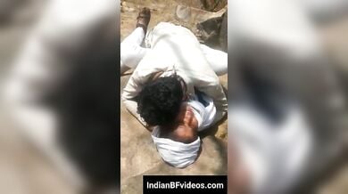 तुझे मजा आ रहा है मुझे दर्द हो रहा कहते हुए जवान लंड से चुदी विलेज ऑन्टी