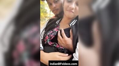 कॉलेज लवर्स का मैदान में बुब्स दबाना और उधर बीवी का लंड चोदना