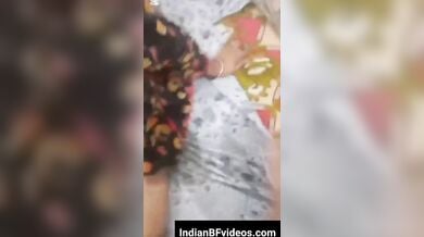 रंडी औरत ने दिखाई मोटी चुत और मोटी गांड चूसी जवान लड़के का बडा लंड
