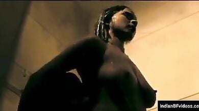 शावर में बूब मसाज करने से लड़की हुई गरम