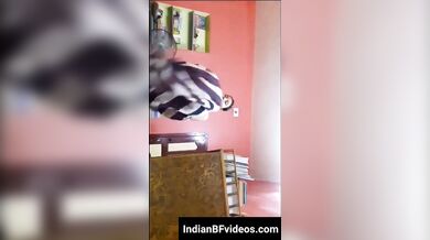 इंडियन स्पोर्ट्स गर्ल का कपड़े पहनने वाला न्यूड वीडियो