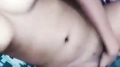 लड़की ने बनाया अपनी कामुकता का सेल्फी वीडियो