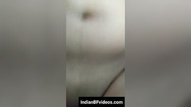 बोहोत दर्द हो रहा है कहते हुए चिकनी टाइट चुत चुदवाती जवान लड़की