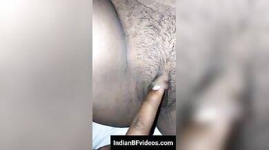 सेक्सी मराठी बीवी की चुदाई करता पति