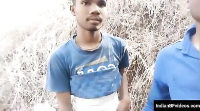 विलेज बॉयज चोद रहे है एक दूसरे की गांड