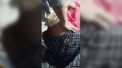 दो लंड के साथ खेलके गांड मरवाती हुई देसी किन्नर