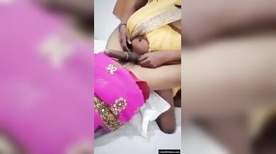 देसी सुन्दर किन्नर के गांड को चोदा उसके किन्नर साथी ने