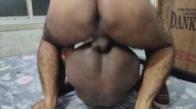 गे इंडियन आदमी ने पोर्नस्टार की तरह मारी दूसरे आदमी की गांड