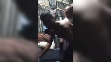 अब्दुल चाचा ने मारी साथी रमेश की गांड!