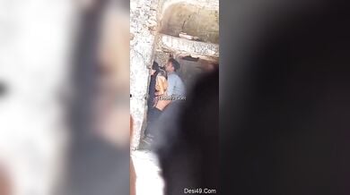 पुरानी हवेली में चोरी-छिपे चुदाई करते लवर्स हुए हिडन कैमरे में कैद