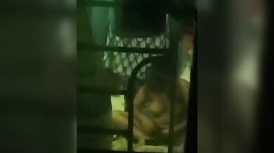 घर पे अकेली भाभी कर रही थी चुत मे ऊँगली और पडोसी ने बनाया वीडियो