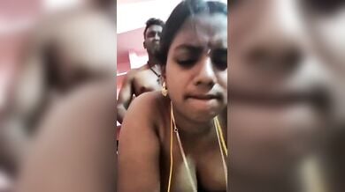 आपके सामने डॉगीस्टाईल चुद रही तमिल बीवी के कामुक एक्सप्रेशंस!