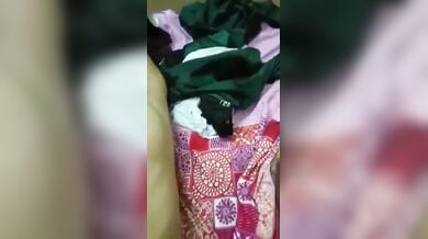 २ हेअरी चुत वाली लडकियों की चुदाई, एक की घर पे तो दुसरी की जंगल में