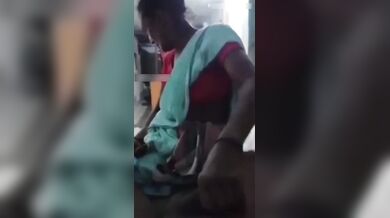 पोते का लंड हिलाके चुदी बूढ़ी दादी