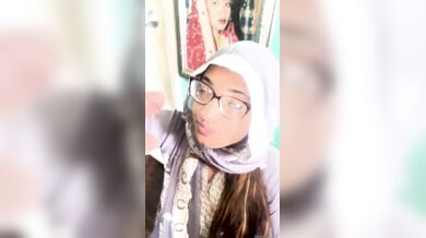 मुस्लिम लड़की ने मुठ मार निकाली बॉयफ्रेंड का ढेर सारा वीर्य