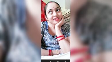 ब्यूटीफुल मैरिड भाभी ने दिखाई अपने सेक्सी बूब्स
