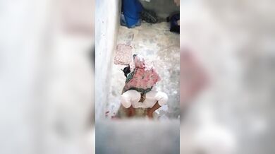 मुस्लिम भाभी की चुदाई किसी ने चुपके से देखी, भाभी की फटी गांड!