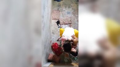 मुस्लिम भाभी की चुदाई किसी ने चुपके से देखी, भाभी की फटी गांड!