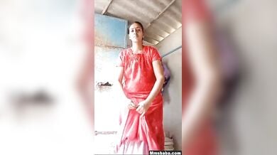 देसी वाइफ चड्डी उतारकर खडे खडे मूती, दिखाया भोसडा और एसहोल