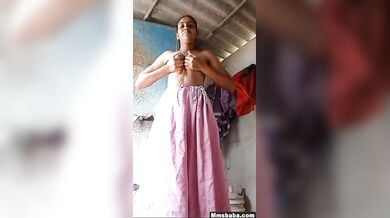 देसी वाइफ चड्डी उतारकर खडे खडे मूती, दिखाया भोसडा और एसहोल