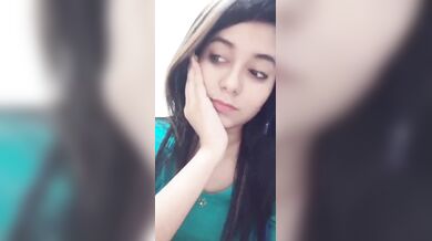 लडकी ने ट्राई किया ऑनलाइन न्यूड शो