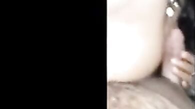 मोटी आंटी ने साड़ी उतारकर दिया अंकल को ब्लौजोब