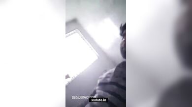 मकान मालकिन की बीवी ने नए किराएदार का ब्लोजॉब से किया स्वागत