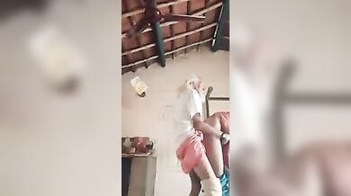 जवान बहू ने बूढ़े ससुर के लिए नीचे कर दी अपनी सलवार