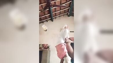 जवान बहू ने बूढ़े ससुर के लिए नीचे कर दी अपनी सलवार