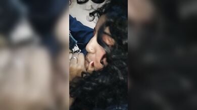 कर्ली हेयर गर्लफ्रेंड ने दिया प्रो ब्लोजॉब