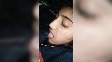 कर्ली हेयर गर्लफ्रेंड ने दिया प्रो ब्लोजॉब