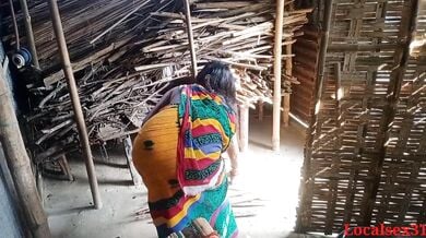विलेज पड़ोसन भाभी की साड़ी उठाकर झोपड़ी में डॉगी स्टाइल चुदाई