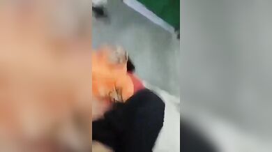 हिजाब पहनी मुस्लिम लड़की की टाइट चूत की सील तोड़ने की कोशिश