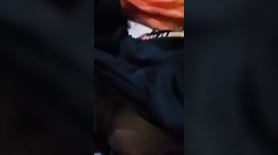 हिजाब पहनी मुस्लिम लड़की की टाइट चूत की सील तोड़ने की कोशिश