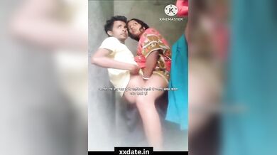 लड़के ने खड़े-खड़े चोदी पड़ोसी भाभी