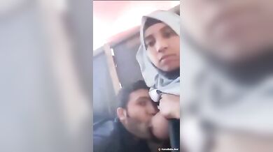 बुर्का हिजाब पहनी पाकिस्तानी लड़की के बूब दबाकर चूसे