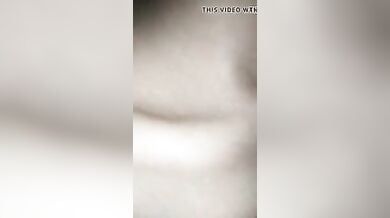 गुलाल लगाकर भाभी के बुब्स दबाए