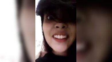 हाई प्रोफाइल घर की लड़की ने दिखाएं बुब्स, बोली, “पी लो”.