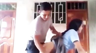 कॉलेज गर्ल की यूनिफॉर्म स्कर्ट उठाकर उसे पोर्न स्टार की तरह चोदा