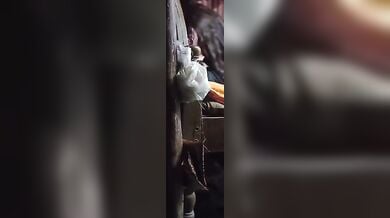 लवर्स की किसिंग, बुब सकिंग पडोसी ने चुपके से फिल्माई