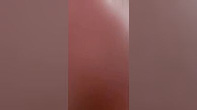 हॉर्नी चुबी जीएफ की डॉगी पोज़ मे चुदाई करते हुए बनाया वीडियो